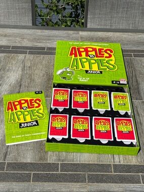 Mattel Apples to Apples Junior - Lime Green & Red